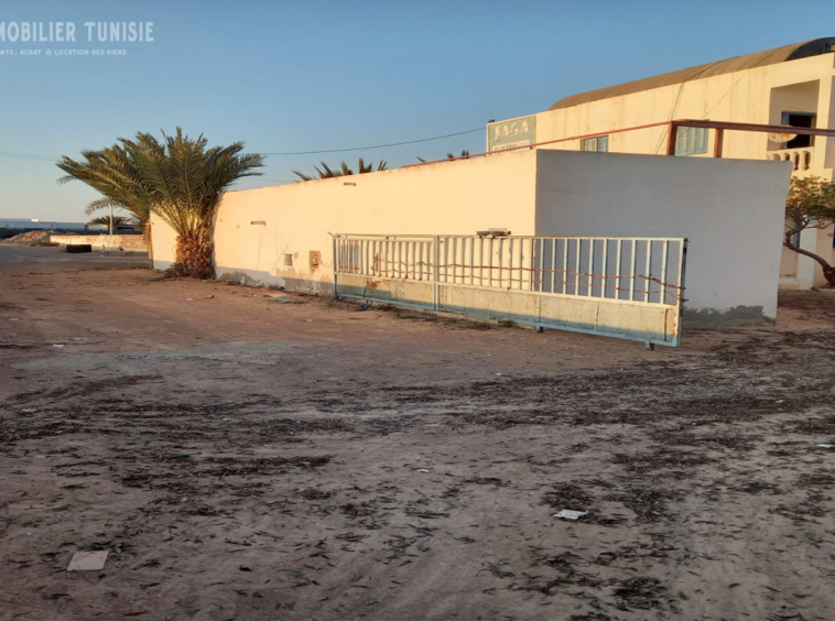 Terrain et villa S+2 à vendre à Djerba Aghir avec autorisations commercial touristique ou habitation